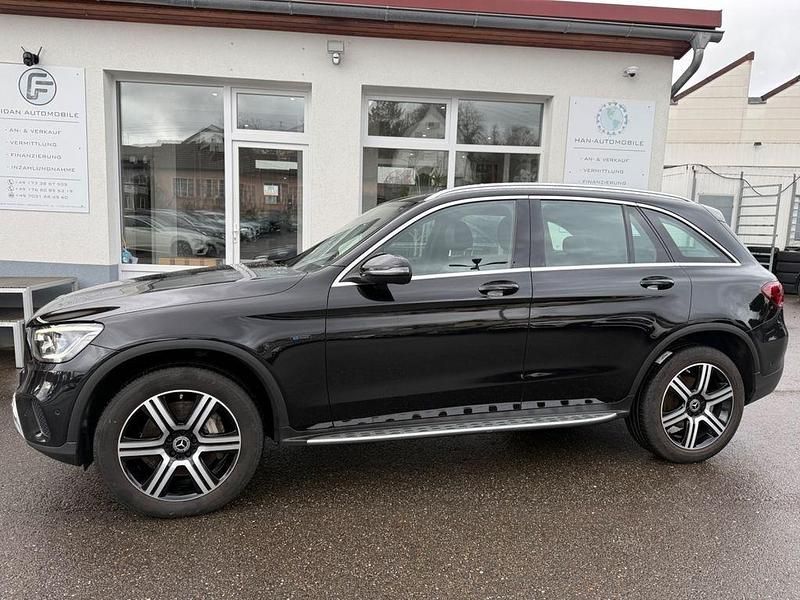 Gebraucht Mercedes GLC300e AMG line 194 PS (142 kW) 2021 Obsidianschwarz  metalliclack SUV