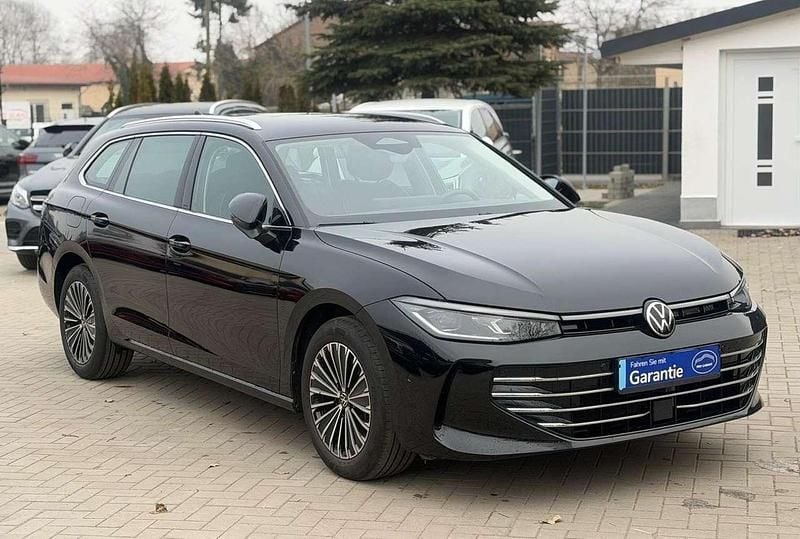 Gebraucht VW Passat Elegance 150 PS (110 kW) 2025 Grenadillschwarz metallic Kombi