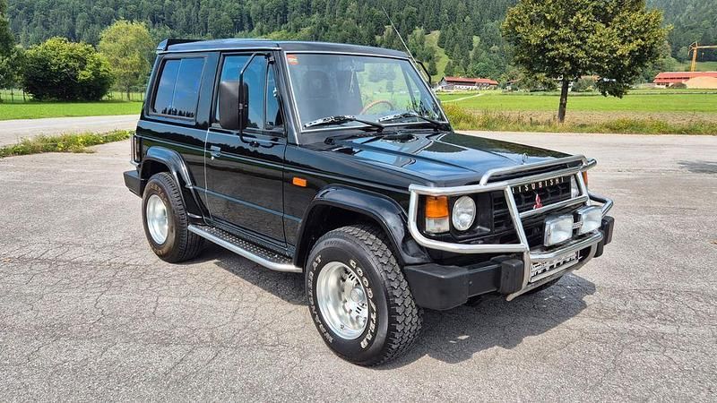 Schwarz Gebraucht 1989 Mitsubishi Pajero SUV | 13.700 € - Bild 1/4