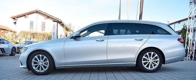 Silber Gebraucht 2019 Mercedes E200 Avantgarde Kombi | 31.800 € (Etwas zu teuer) - Bild 1/4