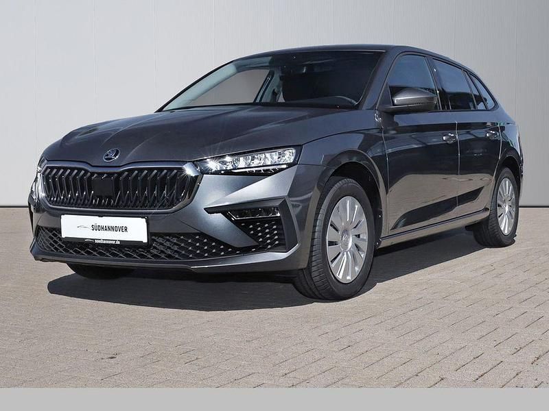 Grau Neu 2025 Skoda Scala Essence Kleinwagen | 22.740 € (Etwas zu teuer) - Bild 1/4