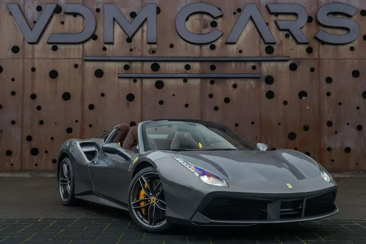 Gebraucht Ferrari 488 672 PS (494 kW) 2016 Grigio ferro metallico Cabrio
