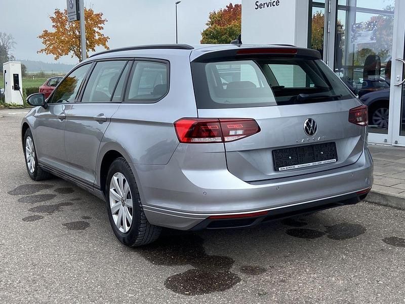 Gebraucht VW Passat 150 PS (110 kW) 2022 Silber Kombi