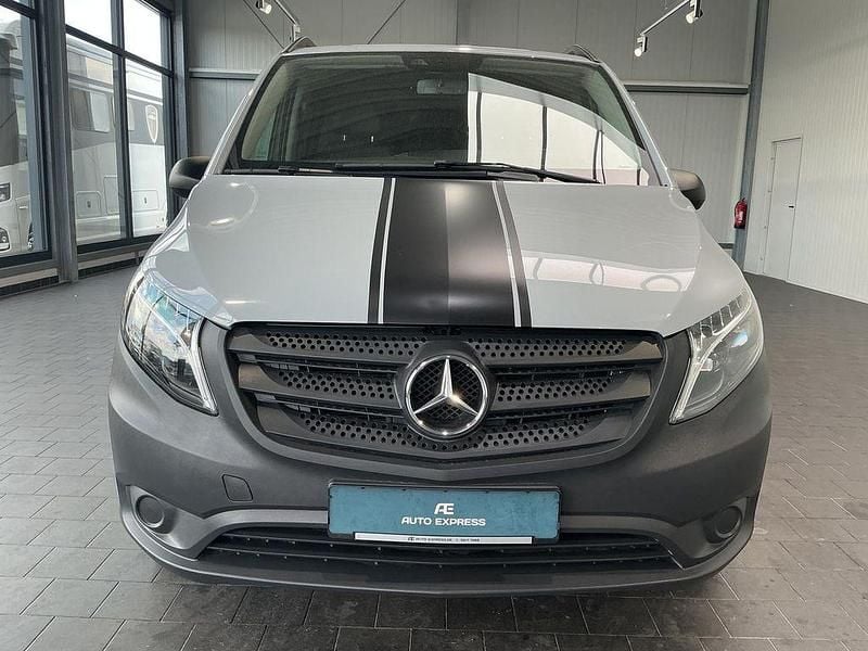 Gebraucht Mercedes Vito 163 PS (119 kW) 2023 (silbergrau) Van