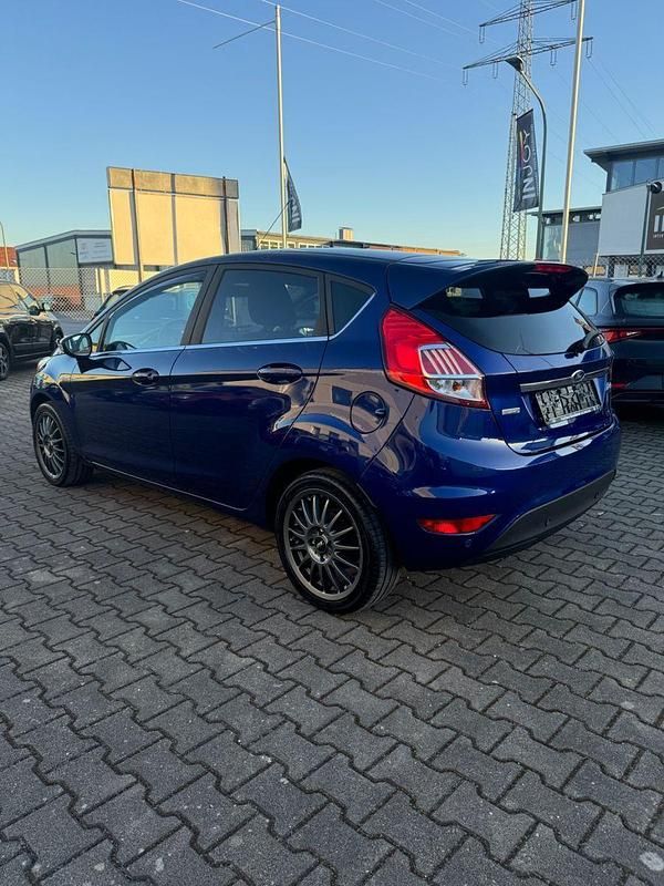 Gebraucht Ford Fiesta Titanium 140 PS (102 kW) 2016 Blau Limousine