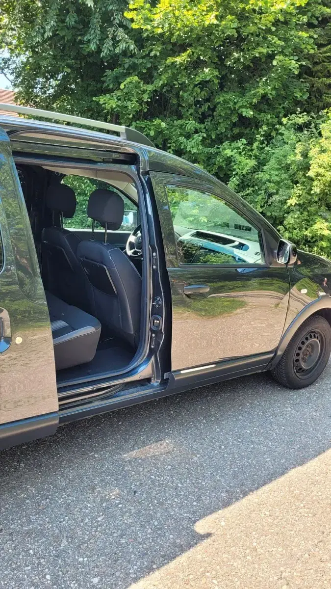 Gebraucht Dacia Dokker Stepway 102 PS (75 kW) 2018 Schwarz Van / Kleinbus