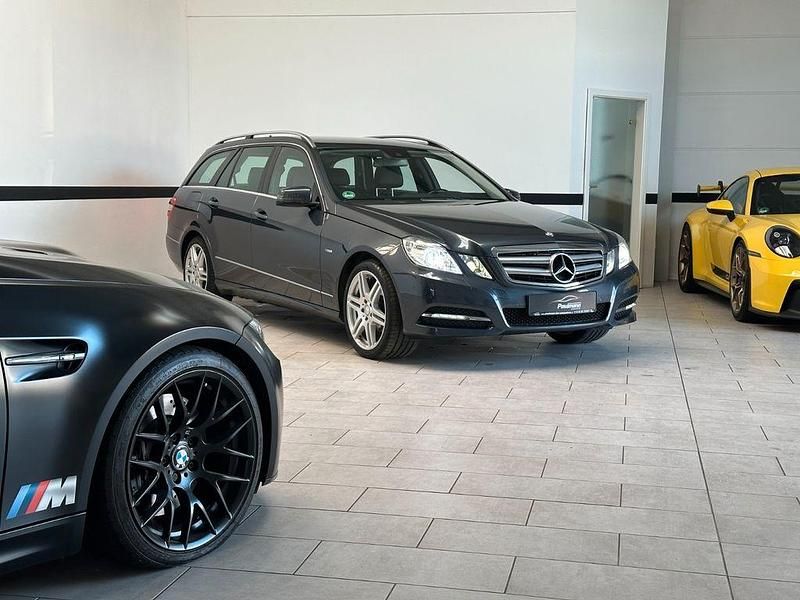 Gebraucht Mercedes E220 Avantgarde 170 PS (125 kW) 2012 Grau Limousine