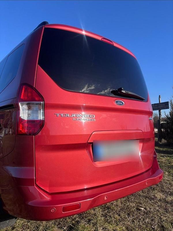 Gebraucht Ford Tourneo Courier Titanium 101 PS (74 kW) 2017 Rot Van / Kleinbus