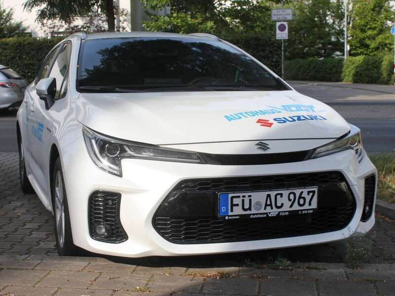 Platinum white pearl metallic Gebraucht 2022 Suzuki Swace Comfort+ Kombi | 21.990 € (Superpreis) - Bild 1/4