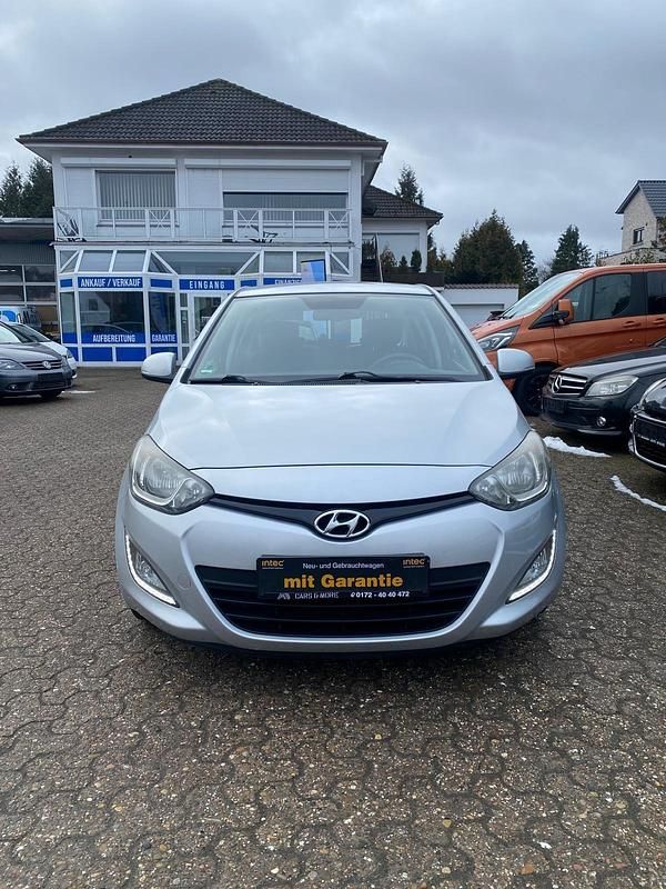 Gebraucht Hyundai i20 85 PS (62 kW) 2012 Grau Kleinwagen