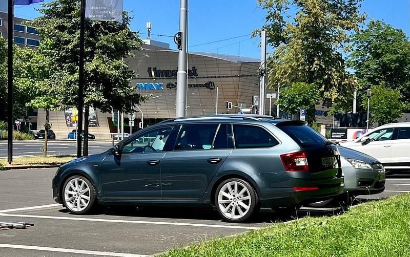 Grau Gebraucht 2016 Skoda Octavia Joy Kombi | 10.900 € (Guter Preis) - Bild 1/4