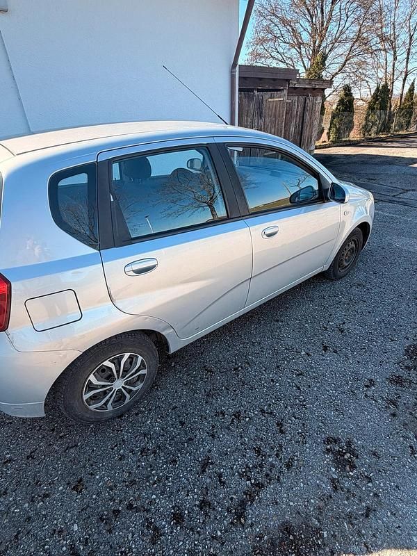 Gebraucht Chevrolet Aveo 101 PS (74 kW) 2009 Silber Kleinwagen