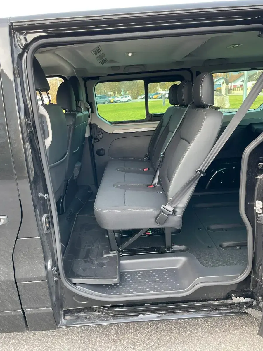 Gebraucht Renault Trafic Life 150 PS (110 kW) 2023 Schwarz Van / Kleinbus