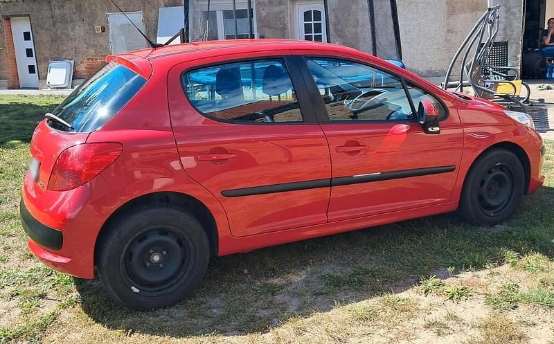 Gebraucht Peugeot 207 70 PS (51 kW) 2009 Rot Kleinwagen