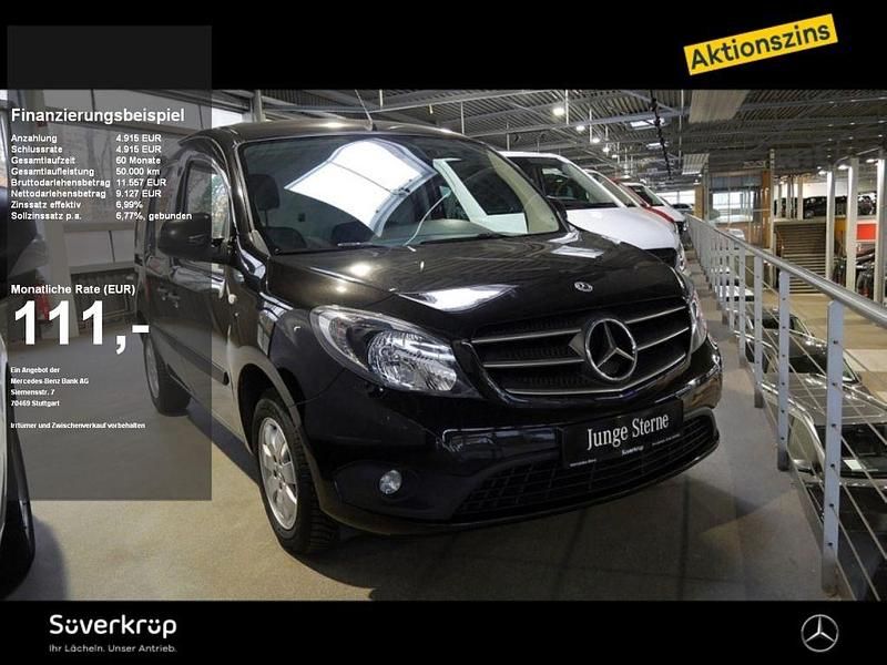 Dravitschwarz (metallic) Gebraucht 2021 Mercedes Citan 111 Van | 13.566 € (Fairer Preis) - Bild 1/4
