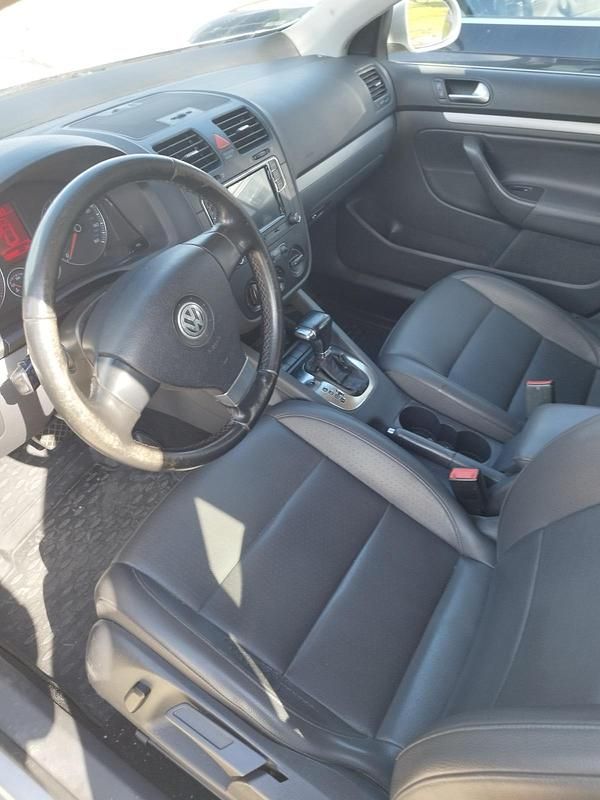 Gebraucht VW Jetta 140 PS (102 kW) 2009 Silber Limousine