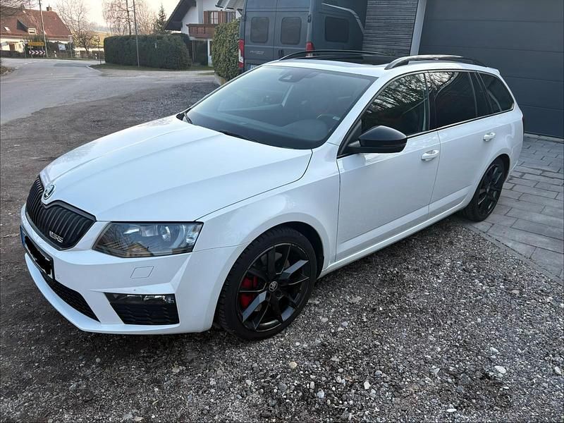 Gebraucht Skoda Octavia RS 184 PS (135 kW) 2015 Weiß Kleinwagen