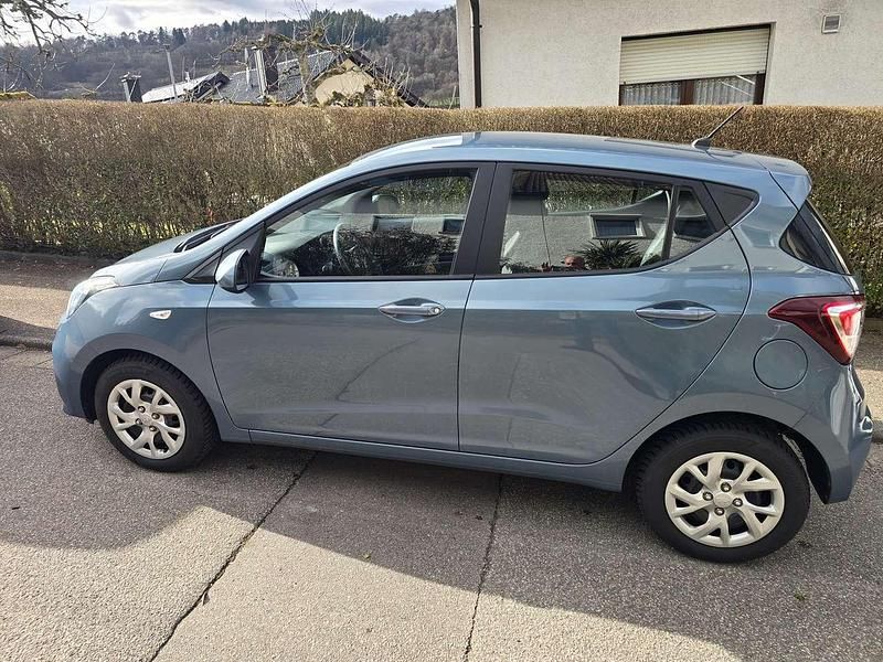 Gebraucht Hyundai i10 Trend 67 PS (49 kW) 2019 Blau Kleinwagen