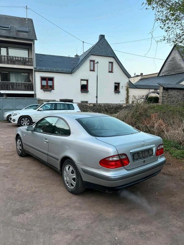 Silber Gebraucht 1998 Mercedes CLK200 Coupé | 1.200 € (Superpreis) - Bild 1/4