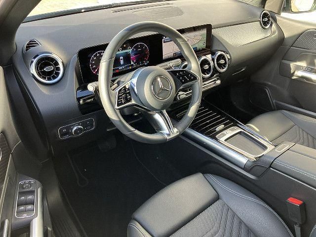 Gebraucht Mercedes B180 Progressive 116 PS (85 kW) 2024 Silber Van / Kleinbus