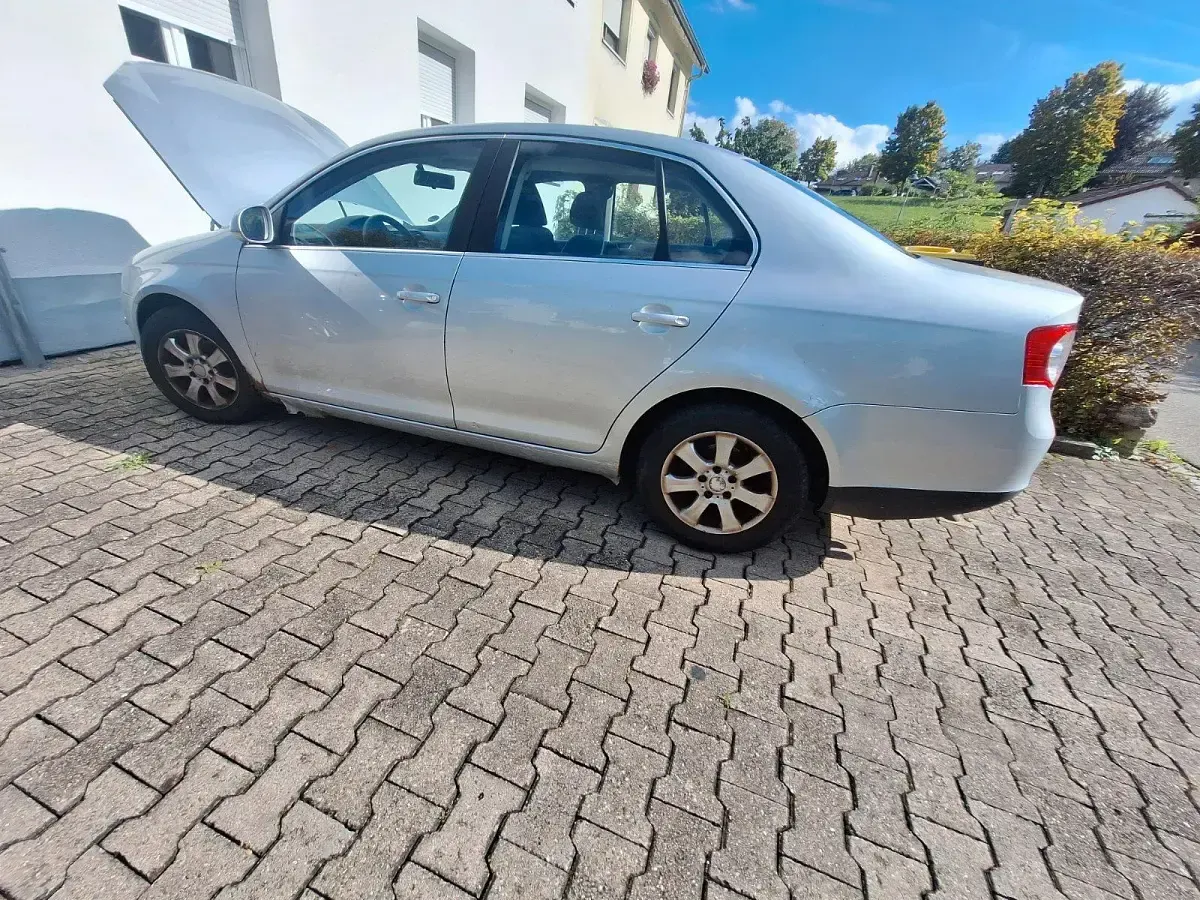 Gebraucht VW Jetta Comfortline 105 PS (77 kW) 2007 Silber Limousine