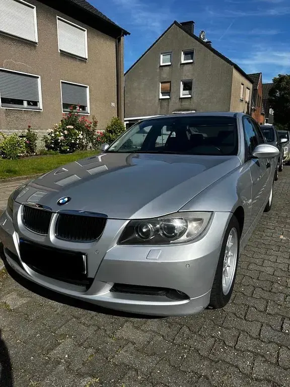 Gebraucht BMW 320 150 PS (110 kW) 2005 Silber Limousine