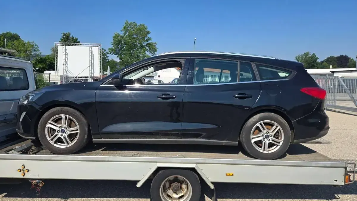 Gebraucht Ford Focus 120 PS (88 kW) 2020 Obsidianschwarz metallic Kombi
