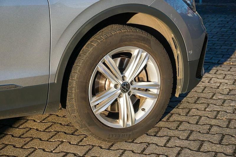 Gebraucht VW Tiguan Allspace Elegance 200 PS (147 kW) 2021 Silber SUV