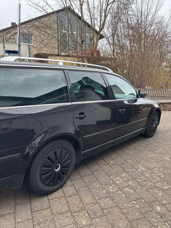 Gebraucht VW Passat Basis 136 PS (100 kW) 2004 Schwarz Kombi