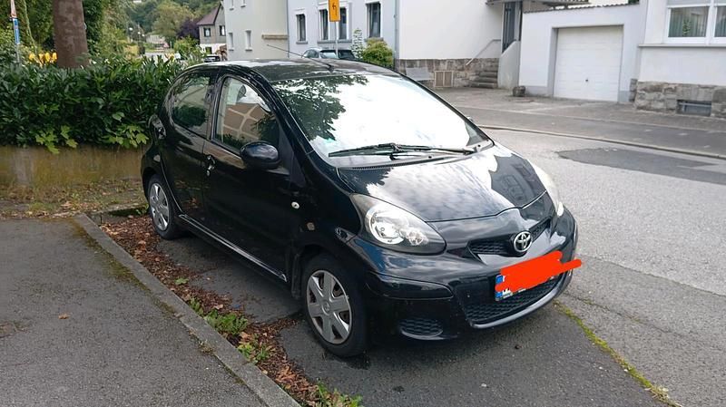 Schwarz Gebraucht 2010 Toyota Aygo Kleinwagen | 3.800 € (Etwas zu teuer) - Bild 1/2