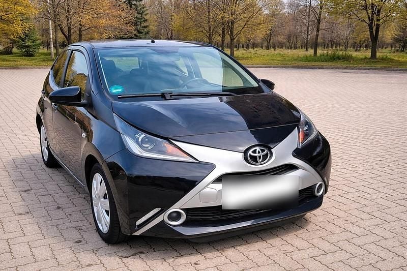 Gebraucht Toyota Aygo 69 PS (50 kW) 2018 Schwarz Kleinwagen