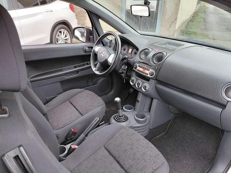 Gebraucht Mitsubishi Colt Inform 75 PS (55 kW) 2009 Weiß Kleinwagen