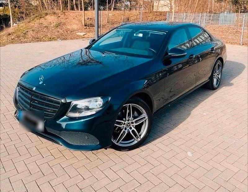 Usado Mercedes E220 AMG 194 HP (142 kW) 2016 Verde Sedan