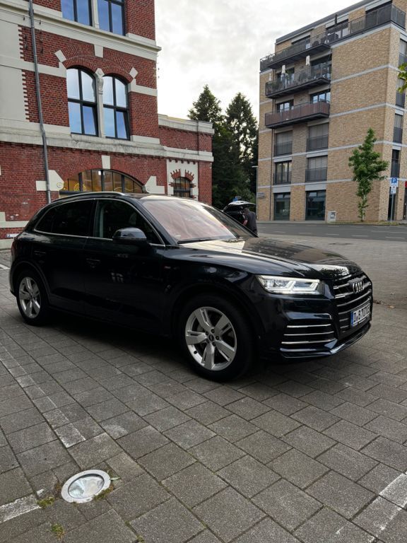 Blau Gebraucht 2020 Audi Q5 Ambiente SUV | 31.600 € (Superpreis) - Bild 1/4