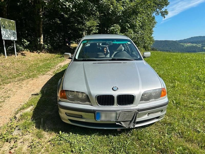 Używany BMW 320 170 KM (125 kW) 2001 Srebrny Sedan/Limuzyna