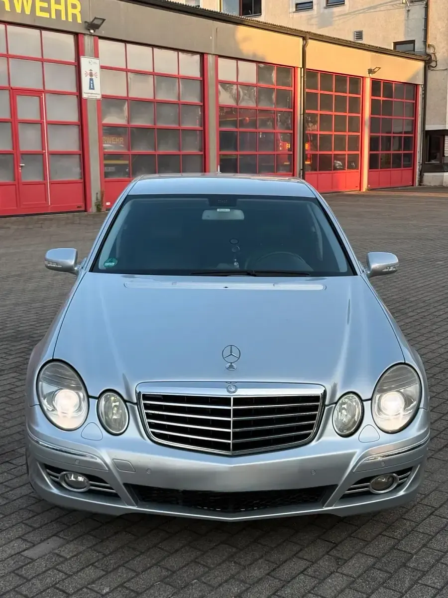 Gebraucht Mercedes E320 Avantgarde 224 PS (164 kW) 2007 Silber Limousine