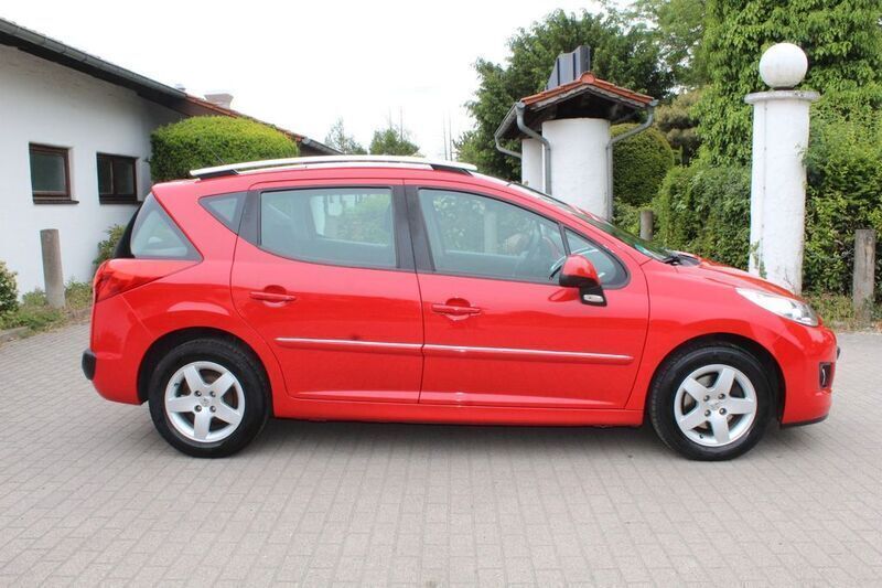 Gebraucht Peugeot 207 Tendance 95 PS (69 kW) 2011 Rot Kombi