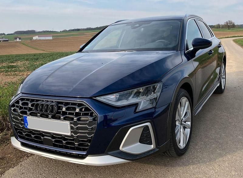 Gebraucht Audi A3 Ambiente 150 PS (110 kW) 2024 Blau Limousine