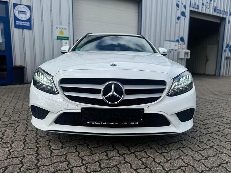 Gebraucht Mercedes C180 122 PS (89 kW) 2021 Weiß Limousine