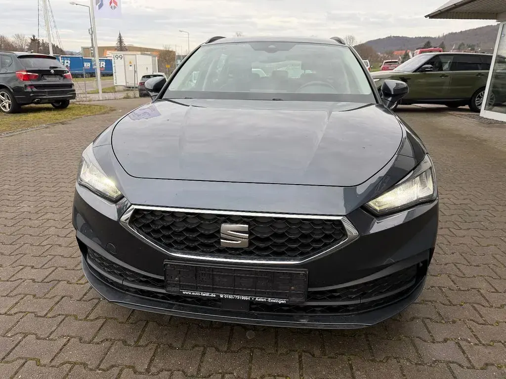 Usado Seat Leon Reference 116 CV (85 kW) 2023 Gris Berlina