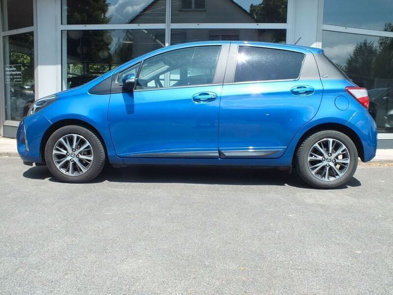 Blau Gebraucht 2020 Toyota Yaris Team Limousine | 13.890 € (Fairer Preis) - Bild 1/4