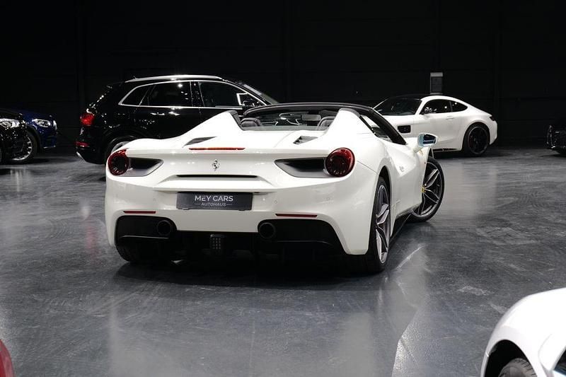 Second-hand Ferrari 488 669 CP (492 kW) 2018 Alb Cabrio