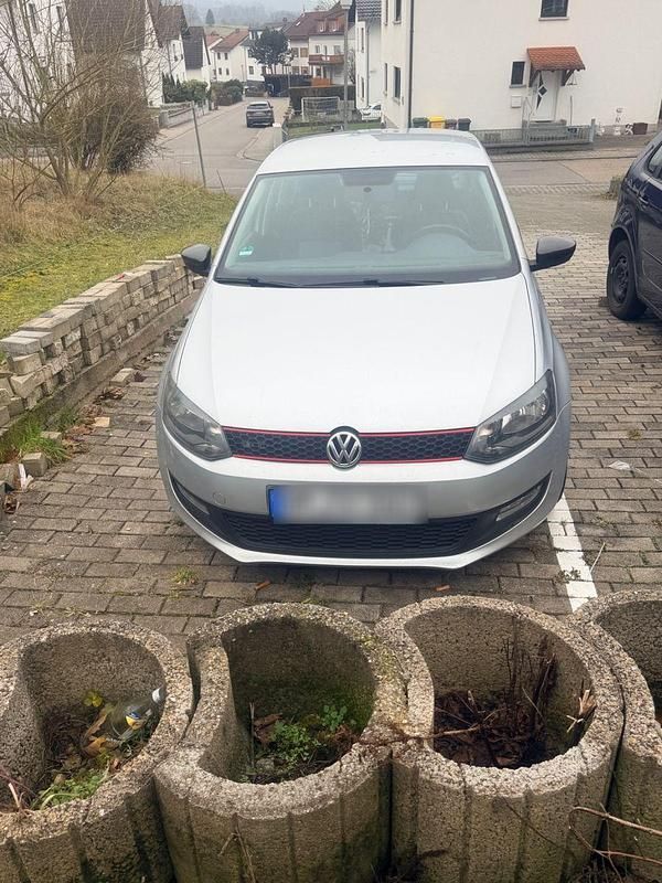 Silber Gebraucht 2011 VW Polo Trendline Kleinwagen | 3.500 € (Teuer) - Bild 1/4