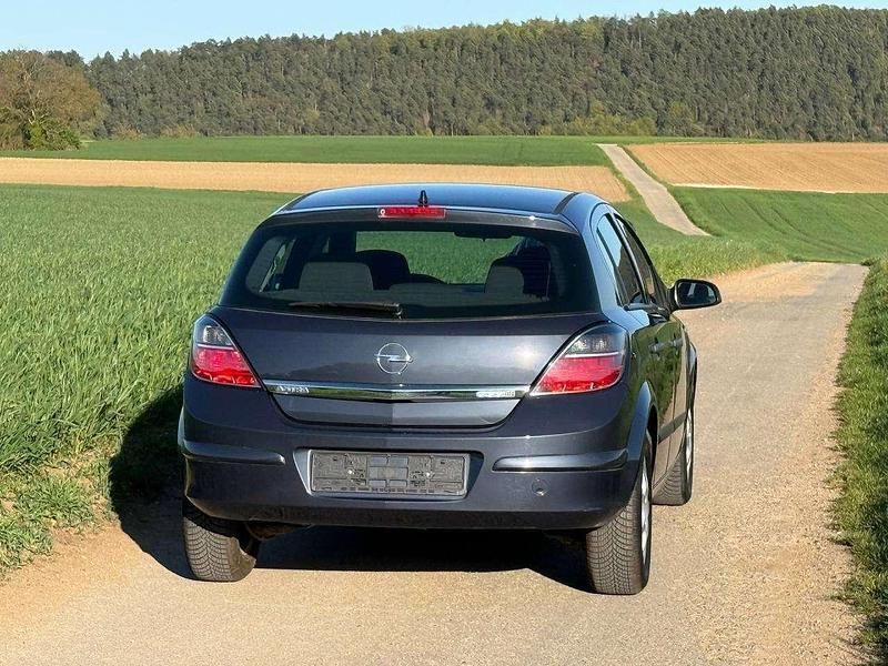 Second-hand Opel Astra Edition 90 CP (66 kW) 2009 Albastru Berlinǎ