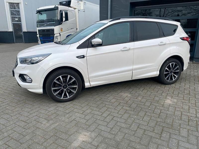 Gebraucht Ford Kuga ST-Line 120 PS (88 kW) 2019 White platinum SUV