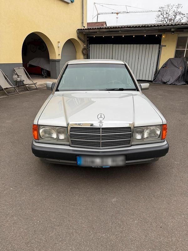 Gebraucht Mercedes 190 122 PS (89 kW) 1992 Silber Limousine
