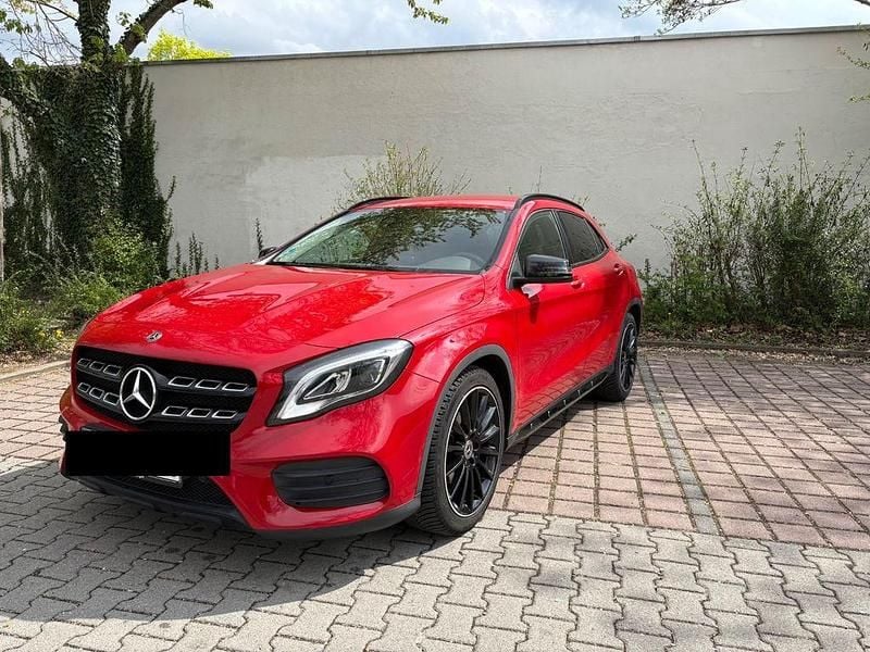 Usata Mercedes GLA200 163 CV (119 kW) 2020 Rosso SUV