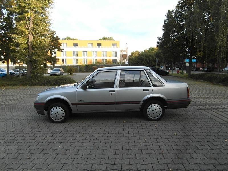 Gebraucht Opel Corsa 60 PS (44 kW) 1991 Silber Limousine