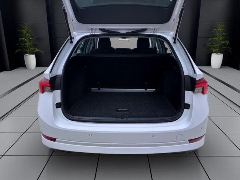 Gebraucht Skoda Octavia Style 116 PS (85 kW) 2023 Candyweiß Kombi