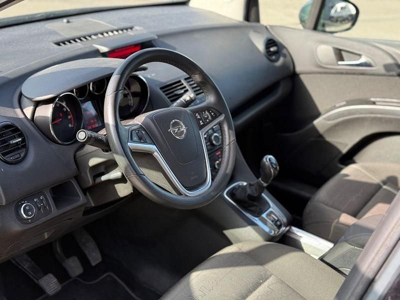 Gebraucht Opel Meriva Edition 140 PS (102 kW) 2010 Silber Van / Kleinbus